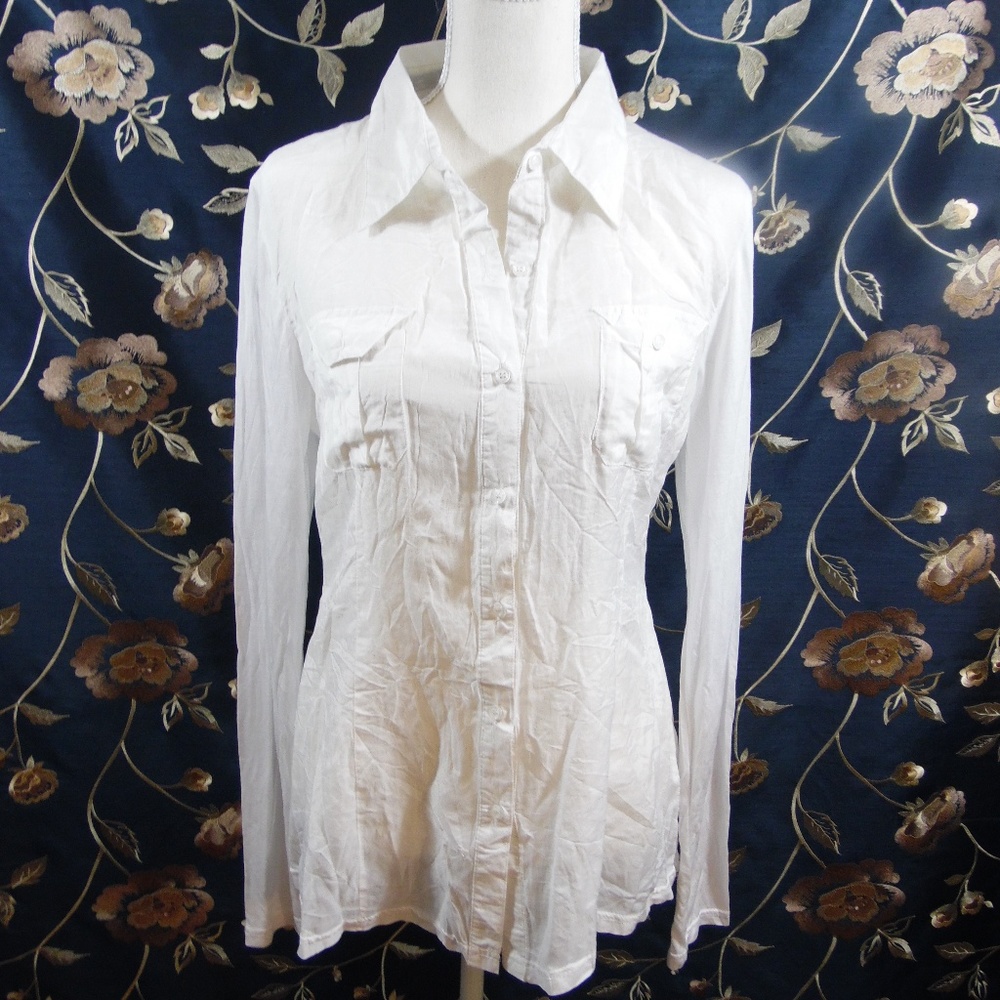 NWOT MILLA White Blouse size Large